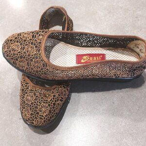 Women's Crochet Lace Mesh Upper Slip-On Shoe w/Mini Black Platform Heel - Sze 8M